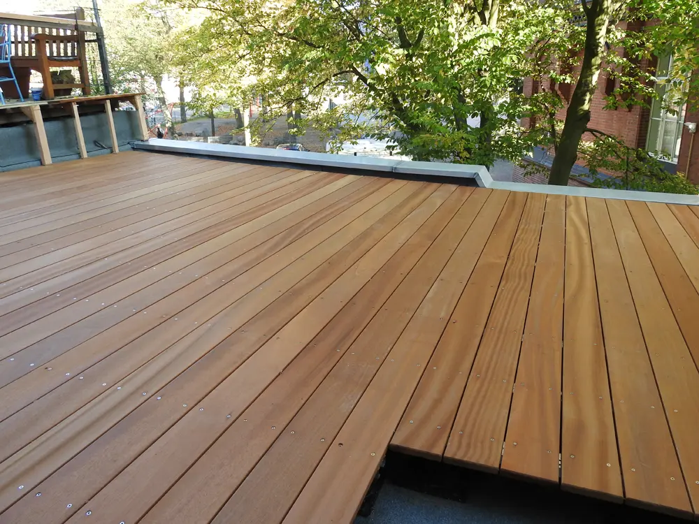 18-204871~~11~Terrassendielen_Tatajuba_21x100_Ambiente01