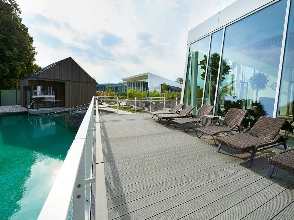 00020718~~02~NATURinFORM_Terrassendielen_DIE_KOMPAKTE_massiv_grau_Bad_Freising_2640_shop