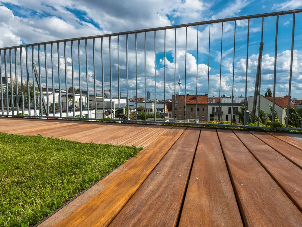 00022953~~04~Cumaru_Terrassendielen_25x145_mm_KD_glatt_glatt