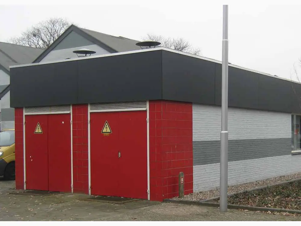 00084065~~03~hpl-fassaden-schichtstoffplatten-6mm-dunkelgrau-ral-7037