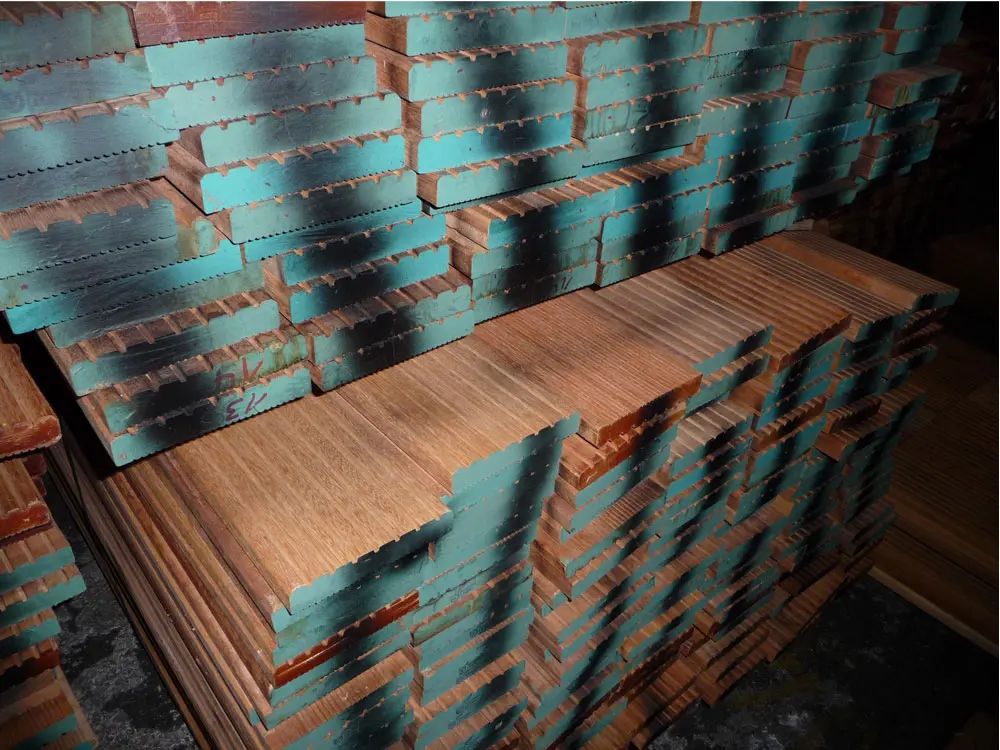 00018994~~03~Bangkirai_Terrassendielen_25x145_mm_KD_PREMIUM_grob_fein_T7