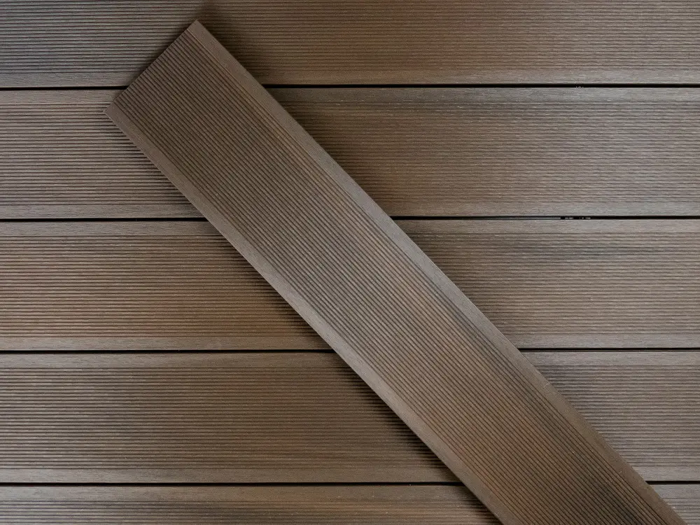 18-202908-A~~08~BPC_TD_20x210mm_MassivXL_Massiv_Walnut_Draufsicht_m_Diele02