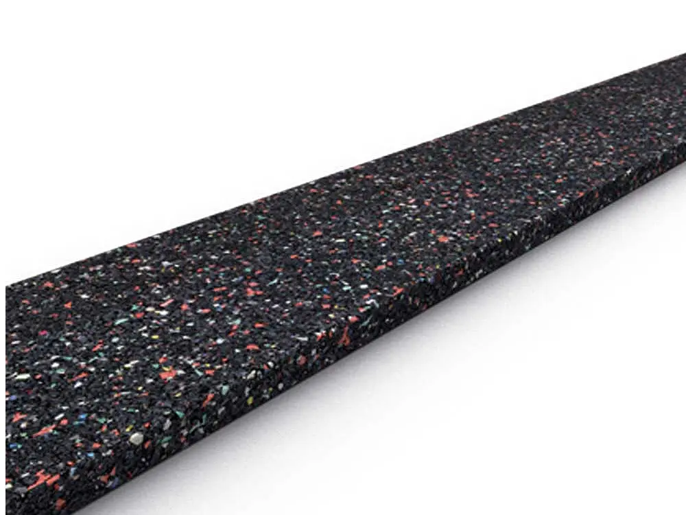 00022794~~01~KAHRS_Gummigranulat_auf_der_Rolle