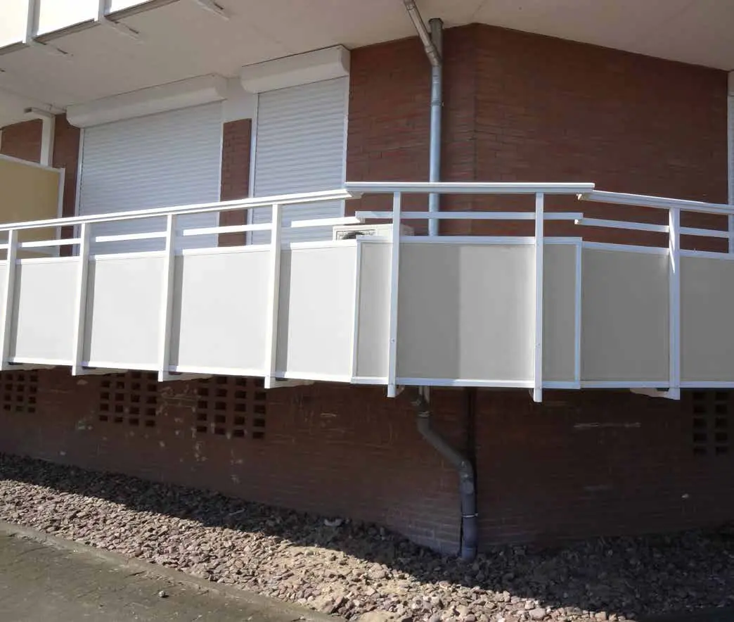 00083612~~02~hpl-fassaden-schichtstoffplatten-6mm-weiss-ral-9016