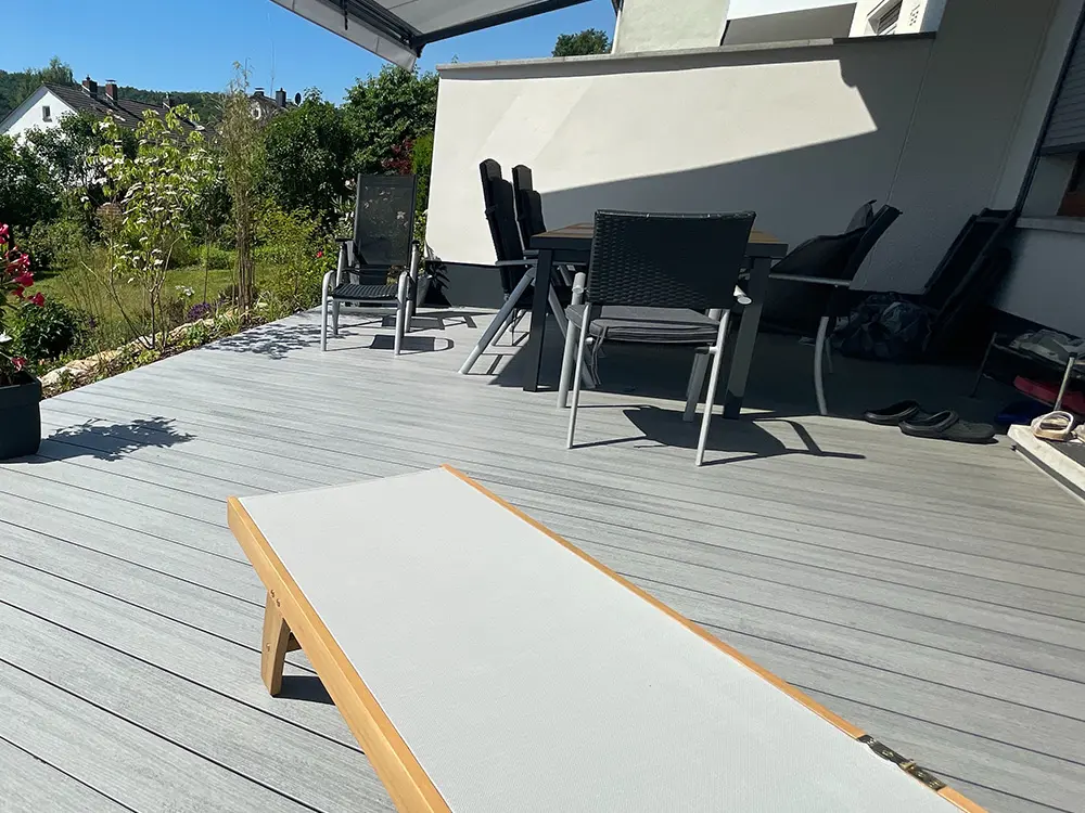 00020727~~02~21x139mm-Kernige-NL-WPC-Terrassendielen.jpg