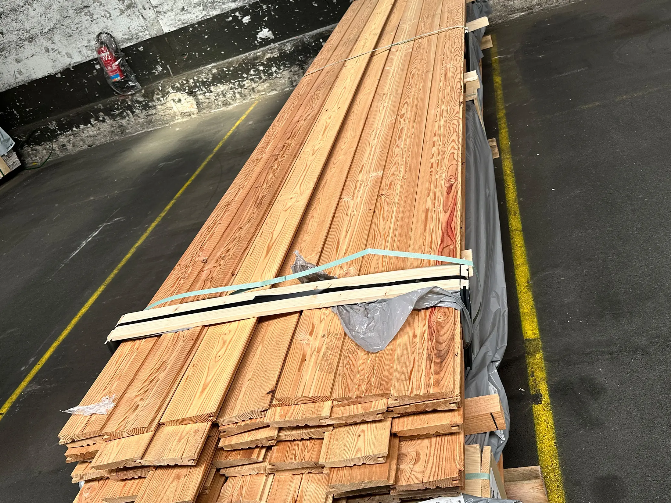 18-220584-B~~10~Kanadische_Laerche_Keilstülpschalung_26x146mm10