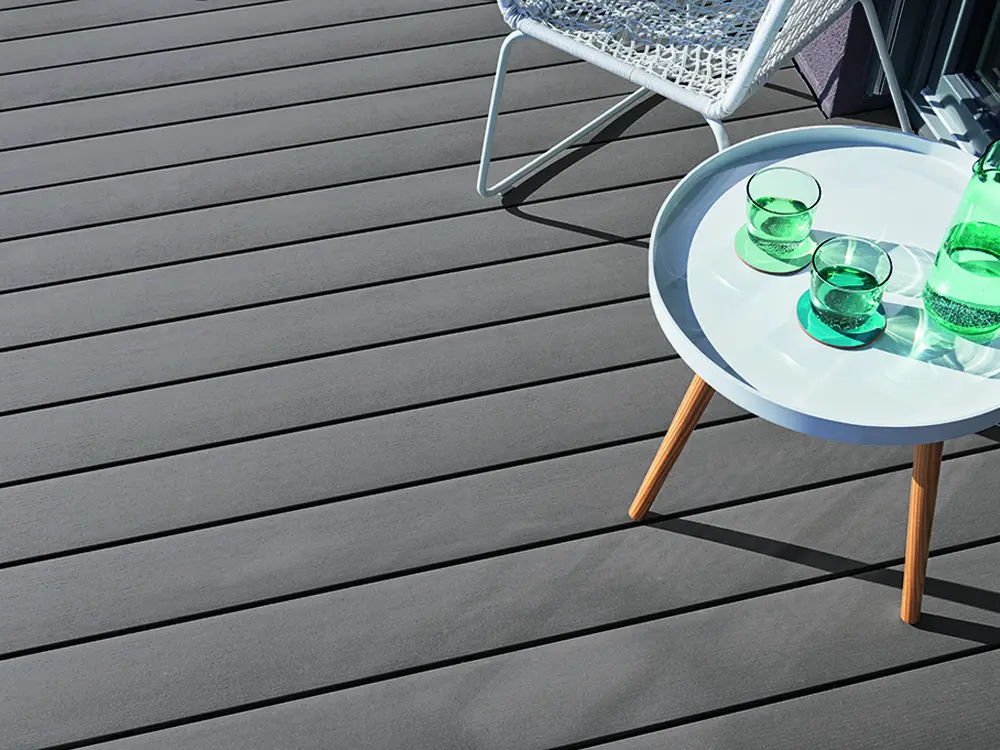 00083874~~09~NATURinFORM_Terrassendielen_DIE_SMARTE_grau_Wohnanlage_Rosstal_5929