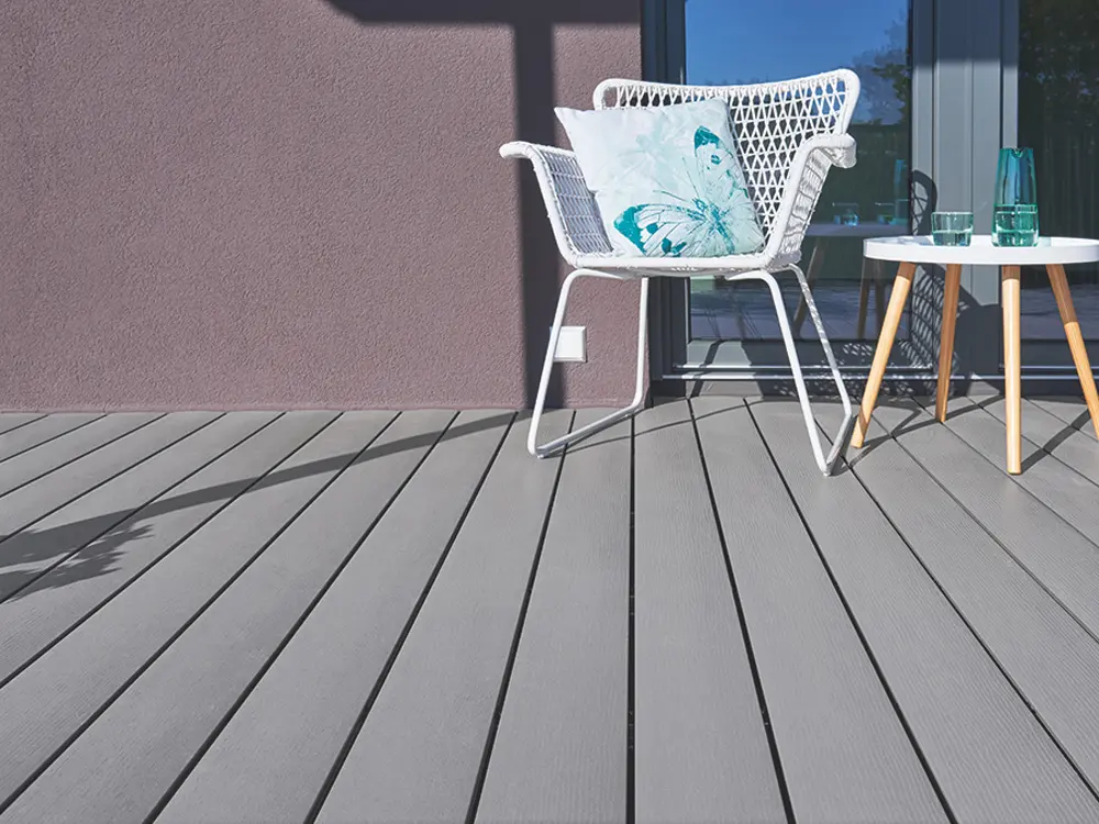 00083874~~08~NATURinFORM_Terrassendielen_DIE_SMARTE_grau_Wohnanlage_Rosstal_5929