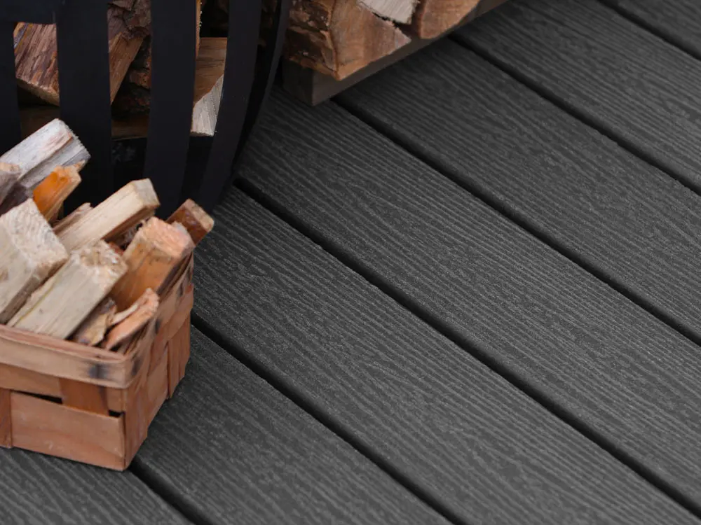 00022454~~01~die-starke-wpc-natur-in-form-massivdiele-anthrazit-holzmaserung-leicht-gebuerstet-feinst-geriffelt
