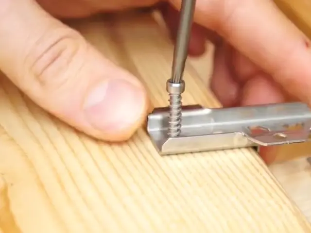 00085311~~01~Bild02_Art__Kahrs_DILA2_schwarz_Terrassendielenverbinder